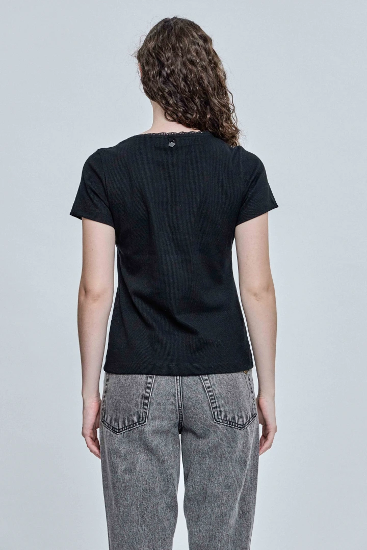 REMERA CARMINA
