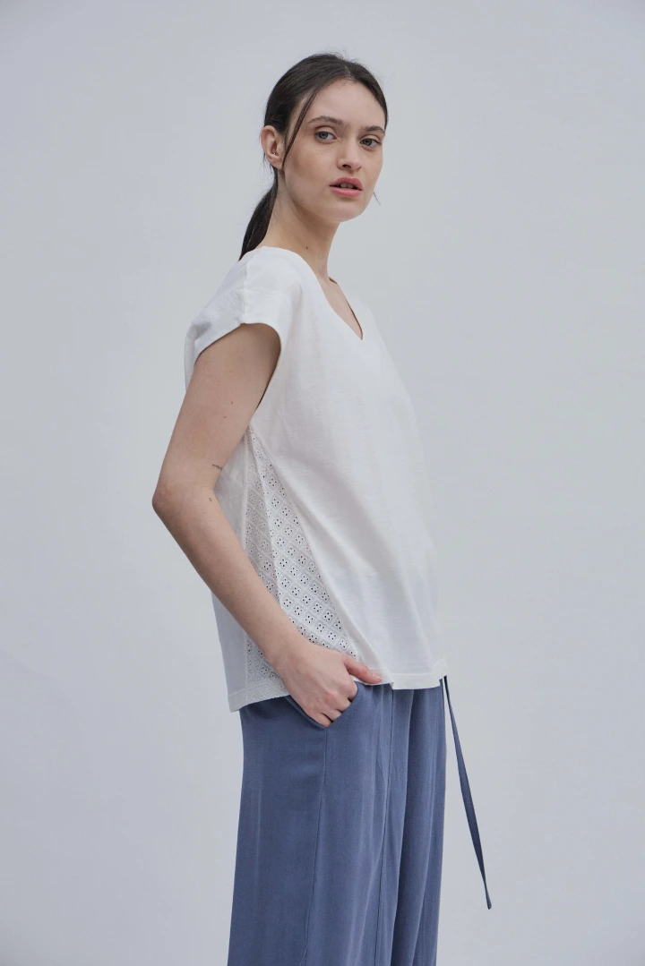 REMERA NAYA