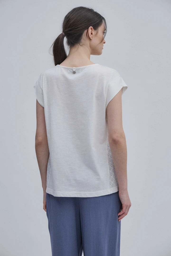REMERA NAYA