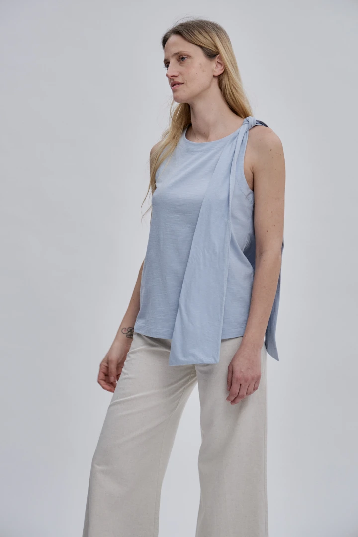 REMERA KONA