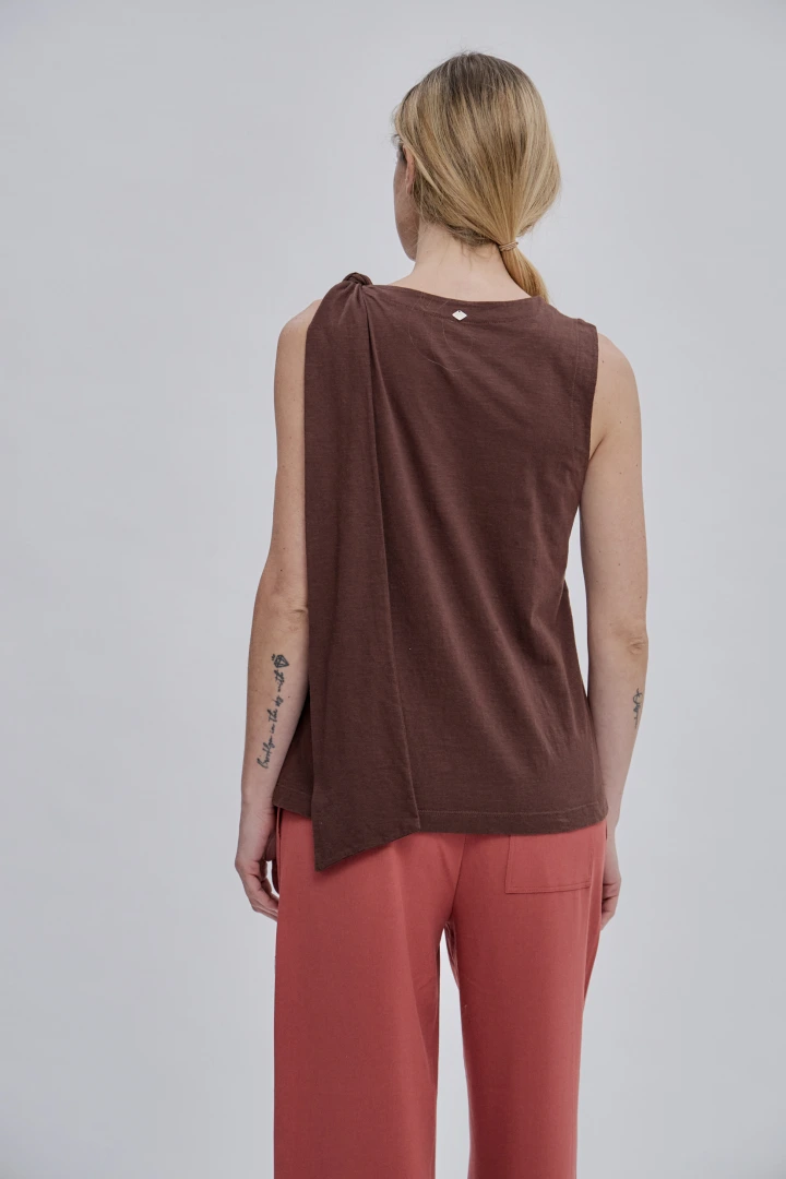 REMERA KONA